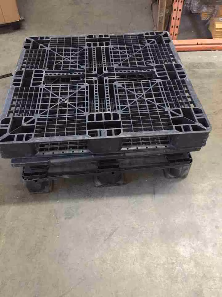 42" x 42" - Stackable Plastic Pallets - Oakland CA 94601