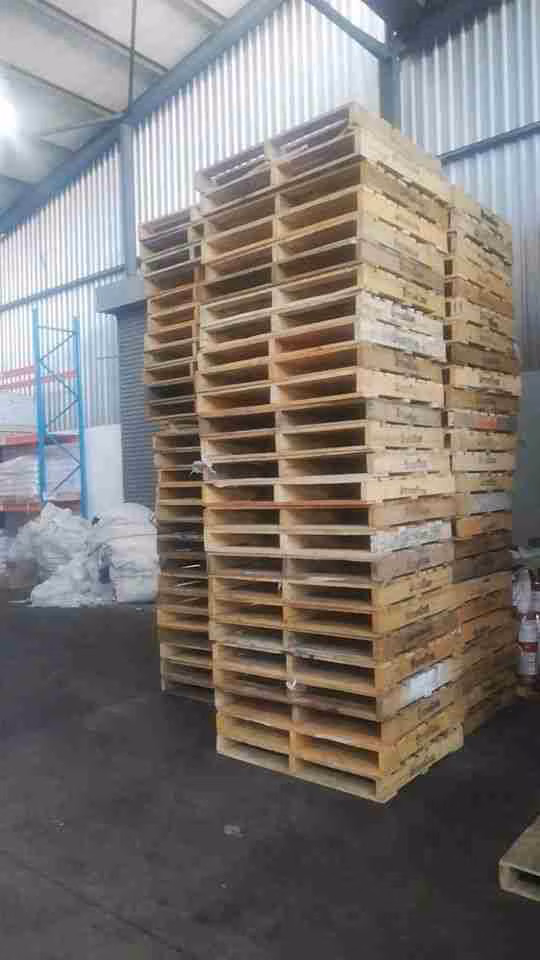 2-way entry stringer pallets 48x 40 in Quincy MA 02169
