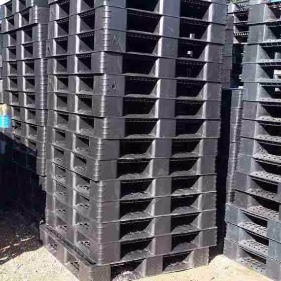 Used Stackable Plastic Pallets 43 x 43  in Des Moines IA 50317