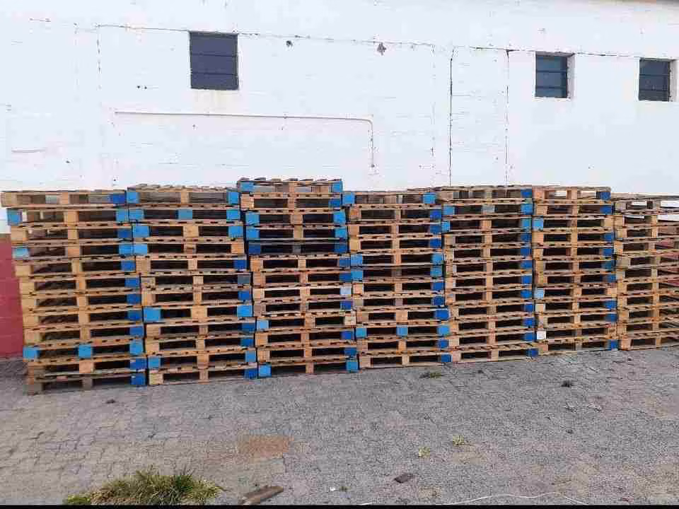 Cheap Full 4-way entry 48x40 Block Pallets in Malden MA 02148