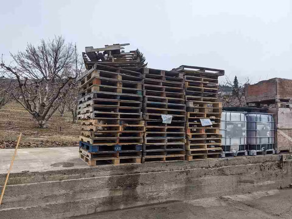 Free 48" x 40" Scrap Pallets - Sacramento CA 95823